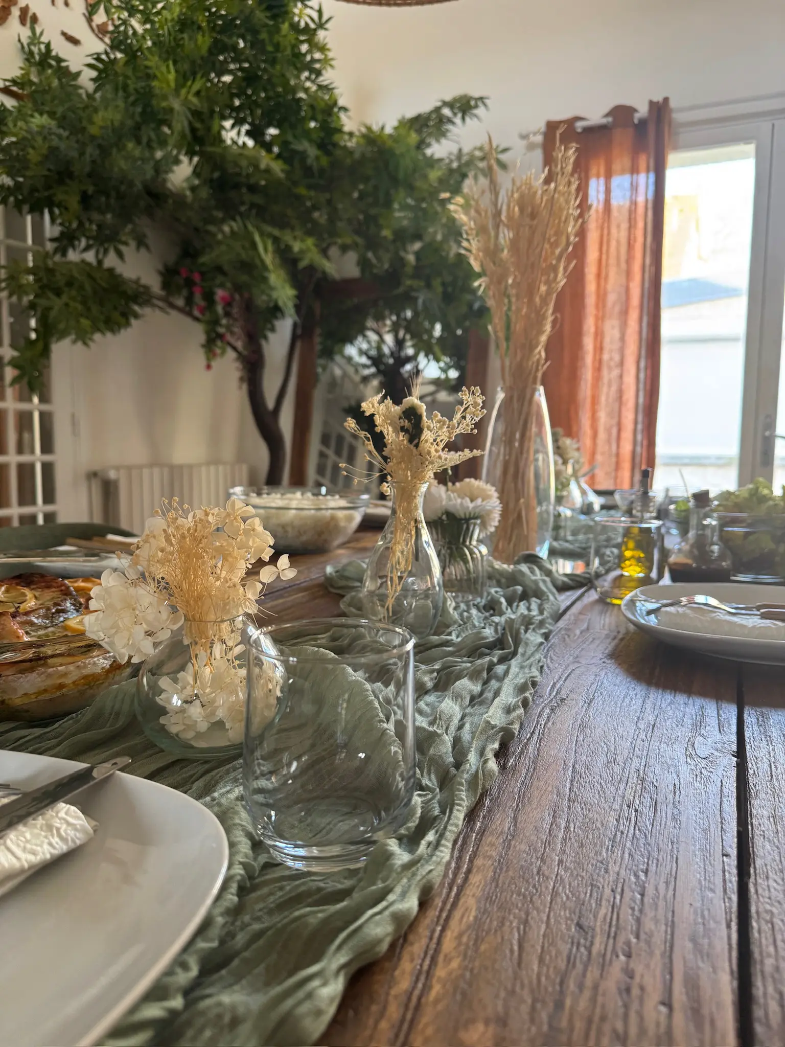 Moment de connivence durant une retraite créative en extérieur