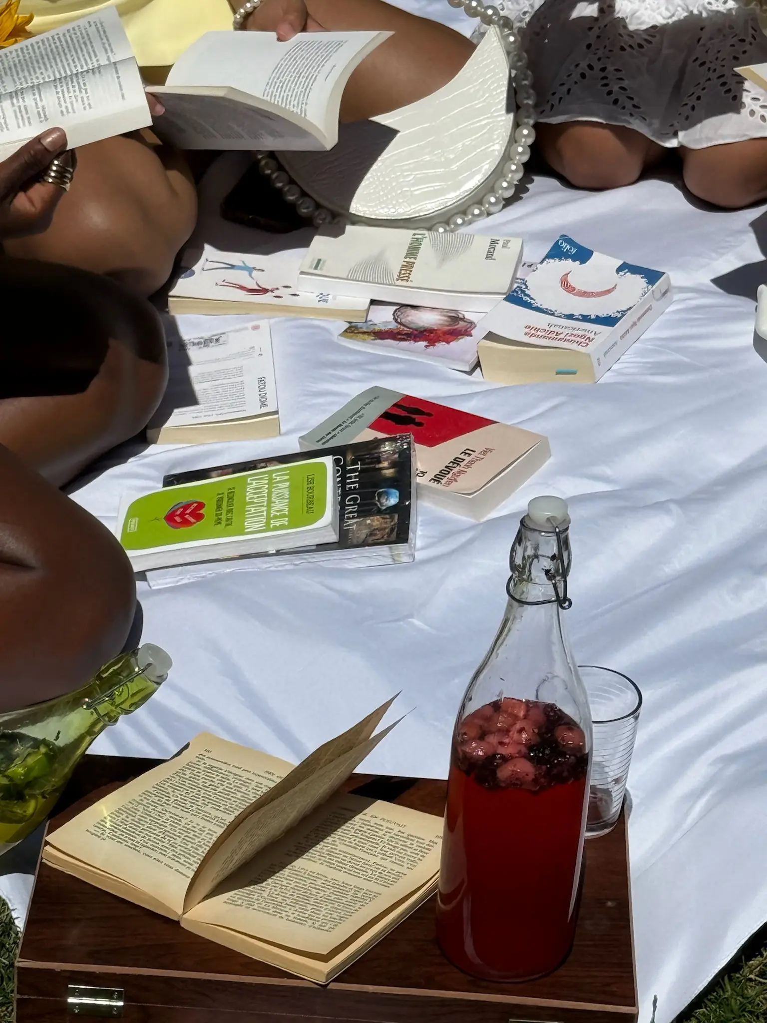 Table d'inspiration remplie de photos et notes colorées.